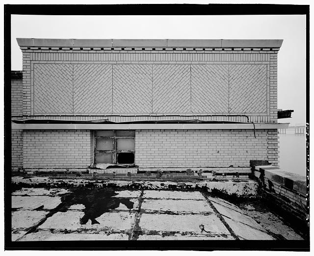 Ford Alexandria Plant FROM ROOF OF SERVICE BUILDING, DETAIL VIEW OF 2ND STORY WEST SIDE OF SOUTH CORNER OF ADMINISTRATION BUILDING