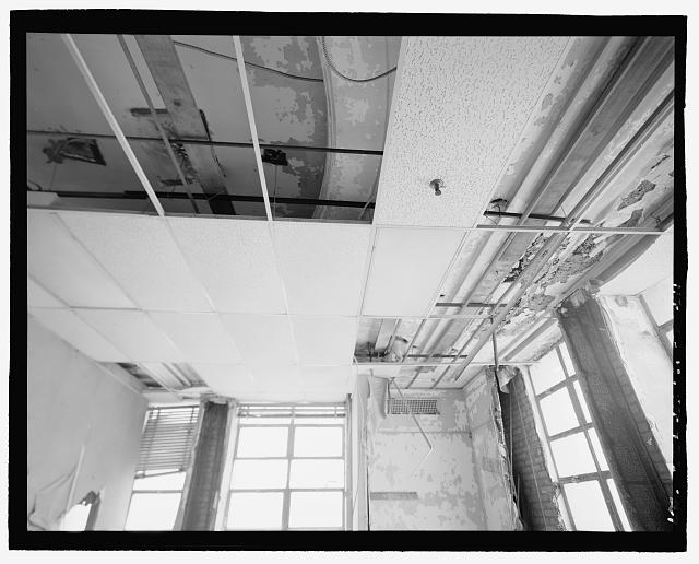 Ford Alexandria Plant INTERIOR, ADMINISTRATION BUILDING, 2ND FLOOR, SOUTHEAST CORNER SPACE, LOOKING UP AT CIRCULAR MOTIF AND BANDS IN THE CEILING ABOVE THE ACOUSTICAL TILES