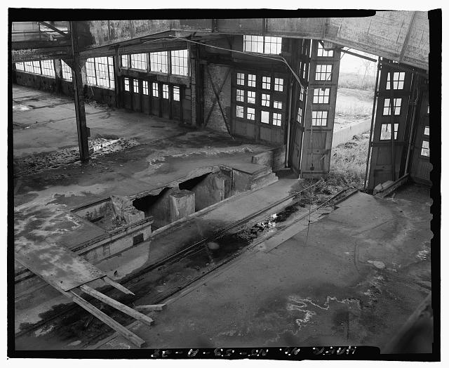 Ford Edgewater Assembly Plant CENTRAL CRANEWAY WEST END, WITH BASCULE BRIDGE REMAINS, TO WEST FROM BAY 2