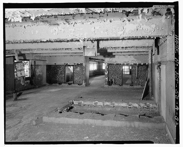 Ford Edgewater Assembly Plant MEZZANINE TOILET INTERIOR, BAYS 46-48/1 SOUTH, TO SOUTHEAST 
