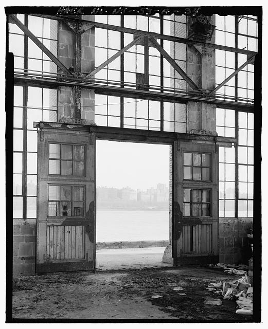 Ford Edgewater Assembly Plant EXPORT CRANEWAY, EAST WALL, SLIDING DRIVE-IN DOOR, BAY 60/5 SOUTH