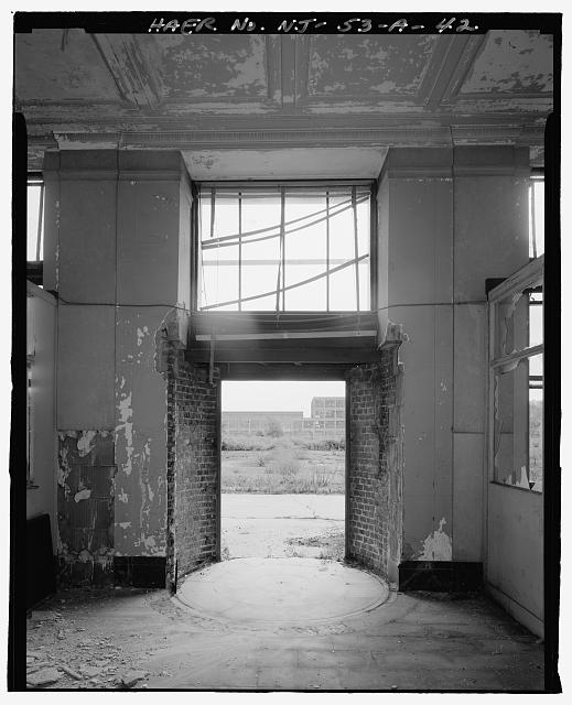 Ford Edgewater Assembly Plant ADMINISTRATIVE PAVILION ENTRANCE INTERIOR, TO SOUTHWEST