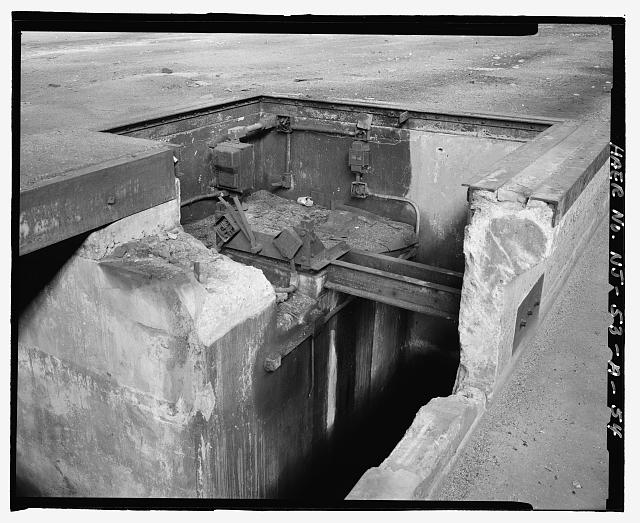Ford Edgewater Assembly Plant BASCULE BRIDGE REMAINS, FIRST FLOOR, BAY 38, TO EAST