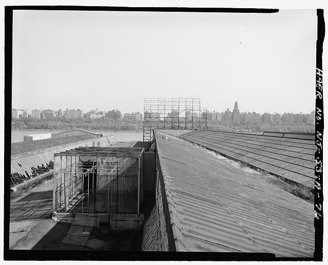 Ford Edgewater Assembly Plant ROOF, CENTRAL AND NORTH MONITORS, WITH TRANSFORMER CAGE, TO EAST FROM BAY 40