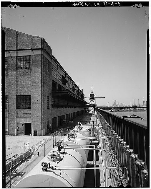 Ford Long Beach Assembly Plant SOUTHEAST CORNER OF PLANT, LOOKING NORTH ALONG DIKE. NOTE OIL HOUSE FOUNDATIONS AT LOWER LEFT.