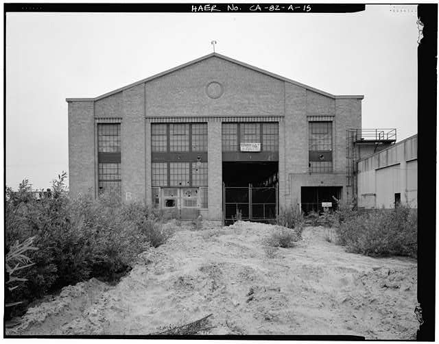 Ford Long Beach Assembly Plant RAIL SPUR ENTRANCE TO NORTHEAST PART OF PLANT. VIEW TO SOUTH. 