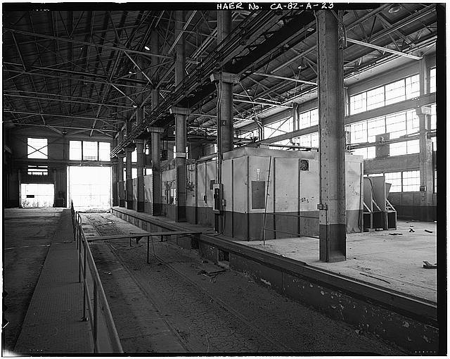 Ford Long Beach Assembly Plant LUNCH ROOM ALONGSIDE SUNKEN RAIL SPUR, NORTH END OF PLANT. VIEW TO NORTH-NORTHEAST.
