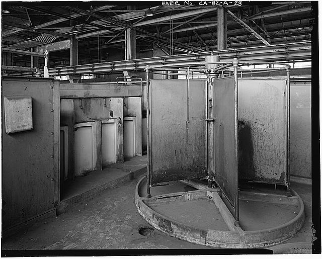 Ford Long Beach Assembly Plant SHOWER AND URINALS, OVERHEAD TOILET STRUCTURE ABOVE ROOF PANEL STORAGE AREA. VIEW TO SOUTH-SOUTHWEST. 