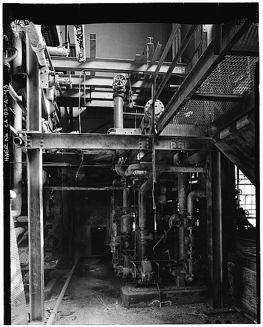 Ford Long Beach Assembly Plant STEAM PIPES WEST OF BOILERS. VIEW TO SOUTH. 