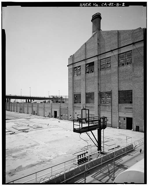 Ford Long Beach Assembly Plant OIL HOUSE FOUNDATIONS AND SOUTH FRONT OF PLANT. VIEW TO NORTHWEST.